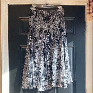 Women’s black & white skirt size small.